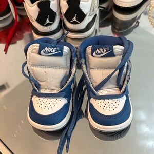 Nike Kids Sneakers in Blue and White